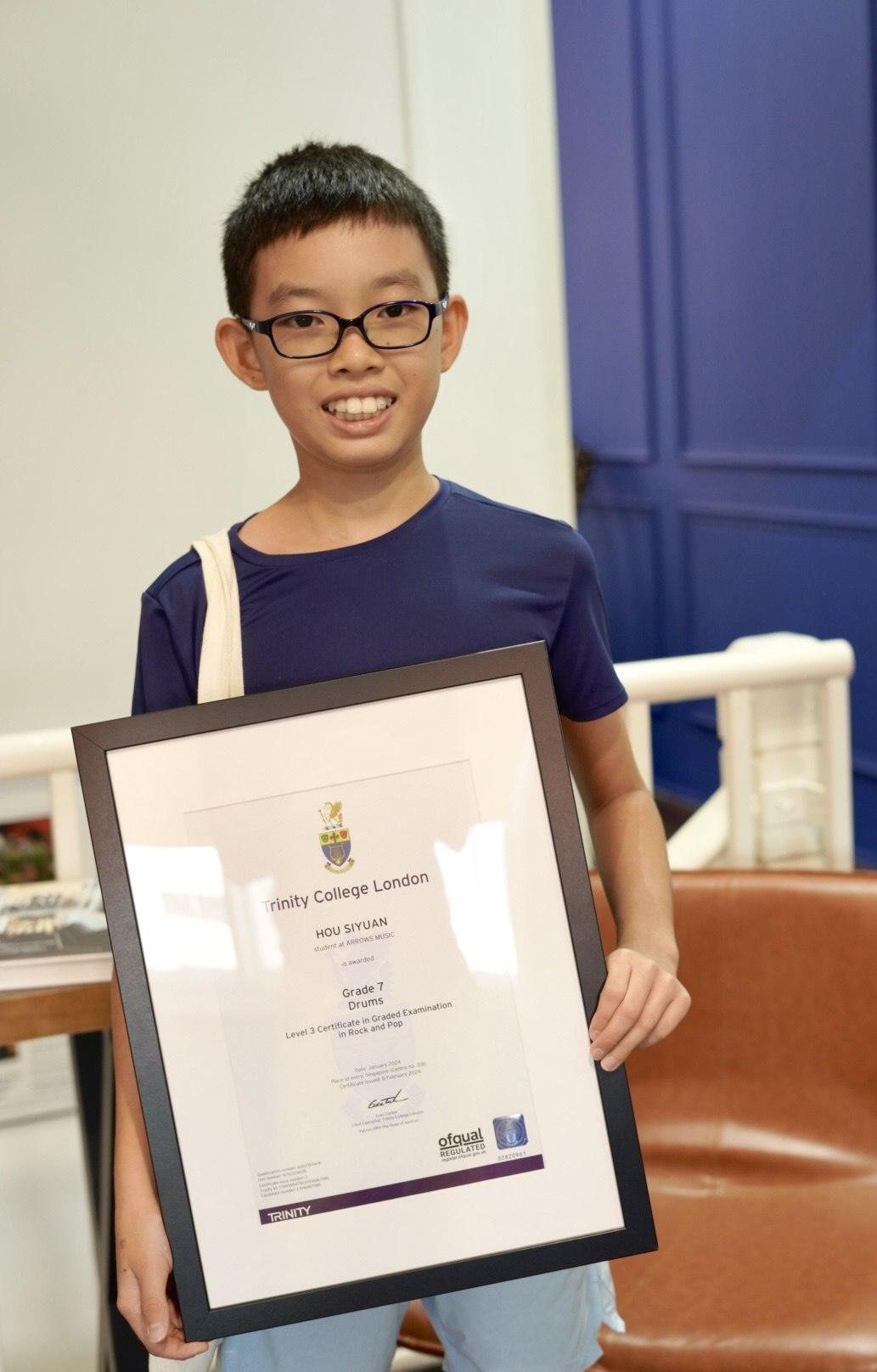Hou Siyuan with Trinity Grade 7 certificate